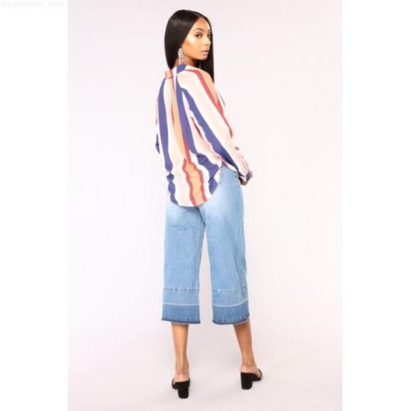 Striped Front Tie Crop Top - Picture 4 of 6